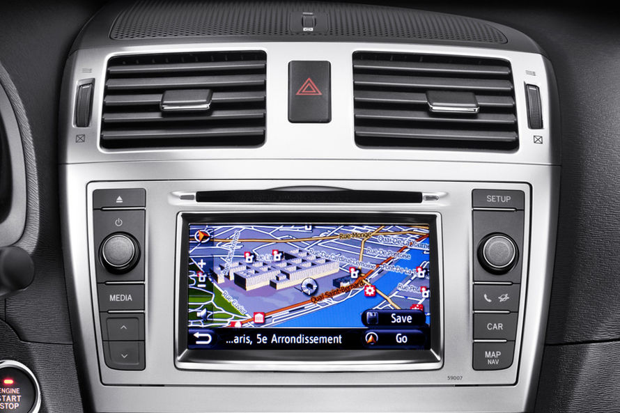 Toyota-Avensis-touch_go_monitor_big.jpg